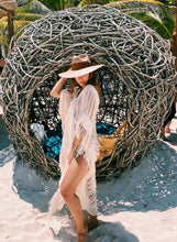 Load image into Gallery viewer, Girl posing in the beach with the "Riviera" hat