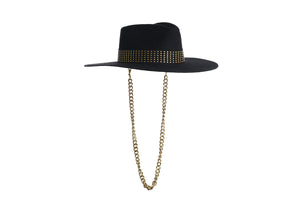 Black hat composed of the finest wool, it has an elegant structured crown, finished with a studded trim that defines the body of the hat. It comes with a detachable gold chain, right side view