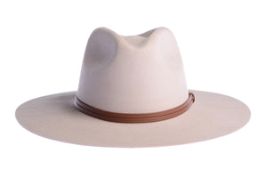 Wool hat with a structured crown and brim, finished with an elegant double-bound synthetic leather trim, front view