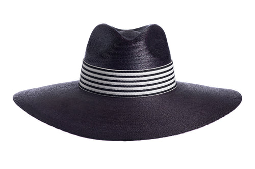 Straw wide palma hat made with palm leaves and finished with a cotton striped trim, front view