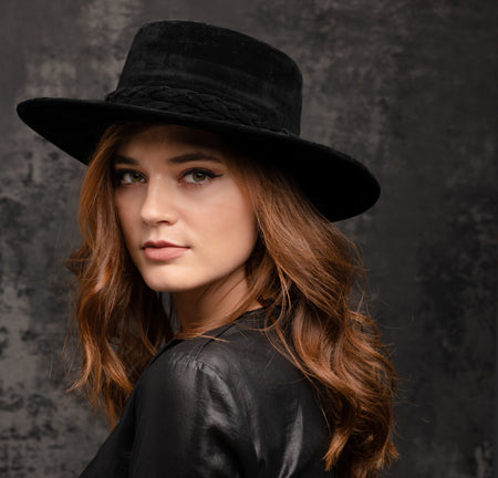 Girl wearing a cordobes hat in deep black